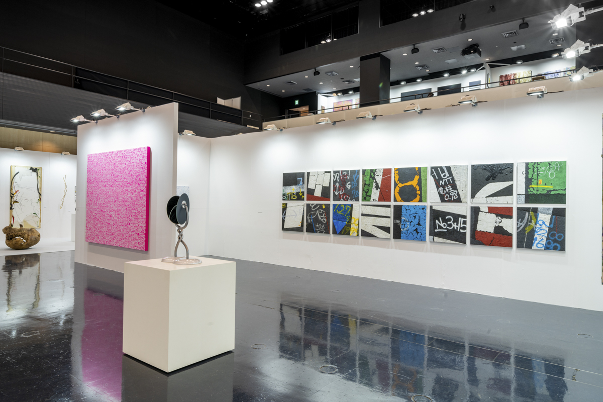 Installation view, artwork, left to right: baanai, Takuro Tamura